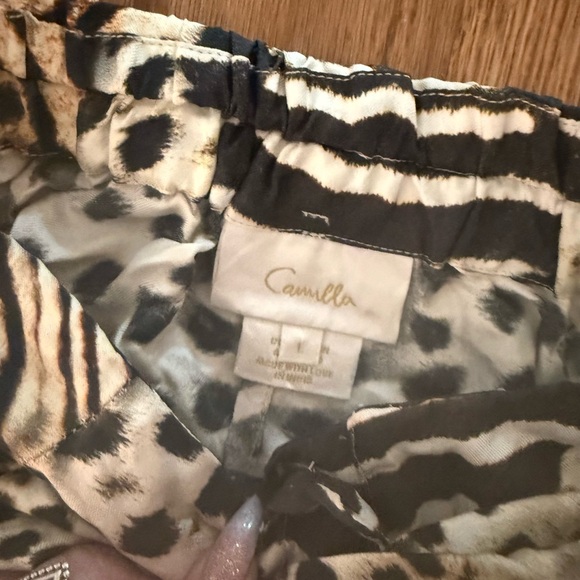 Camilla For the love of Leo belted tuck front silk shorts. Sz L - Picture 10 of 12